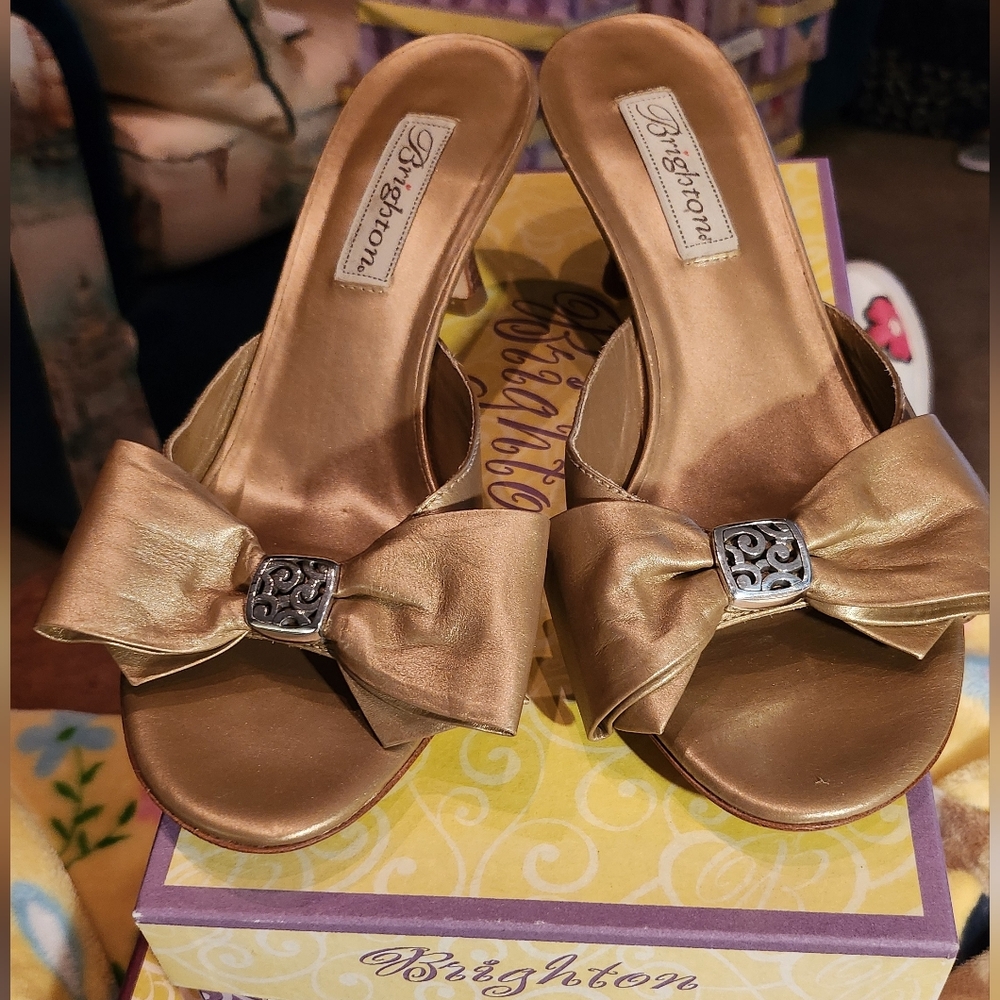 Brighton 8.5M Gold Leather "TROPIC" Low Heel Slide Sandal EUC